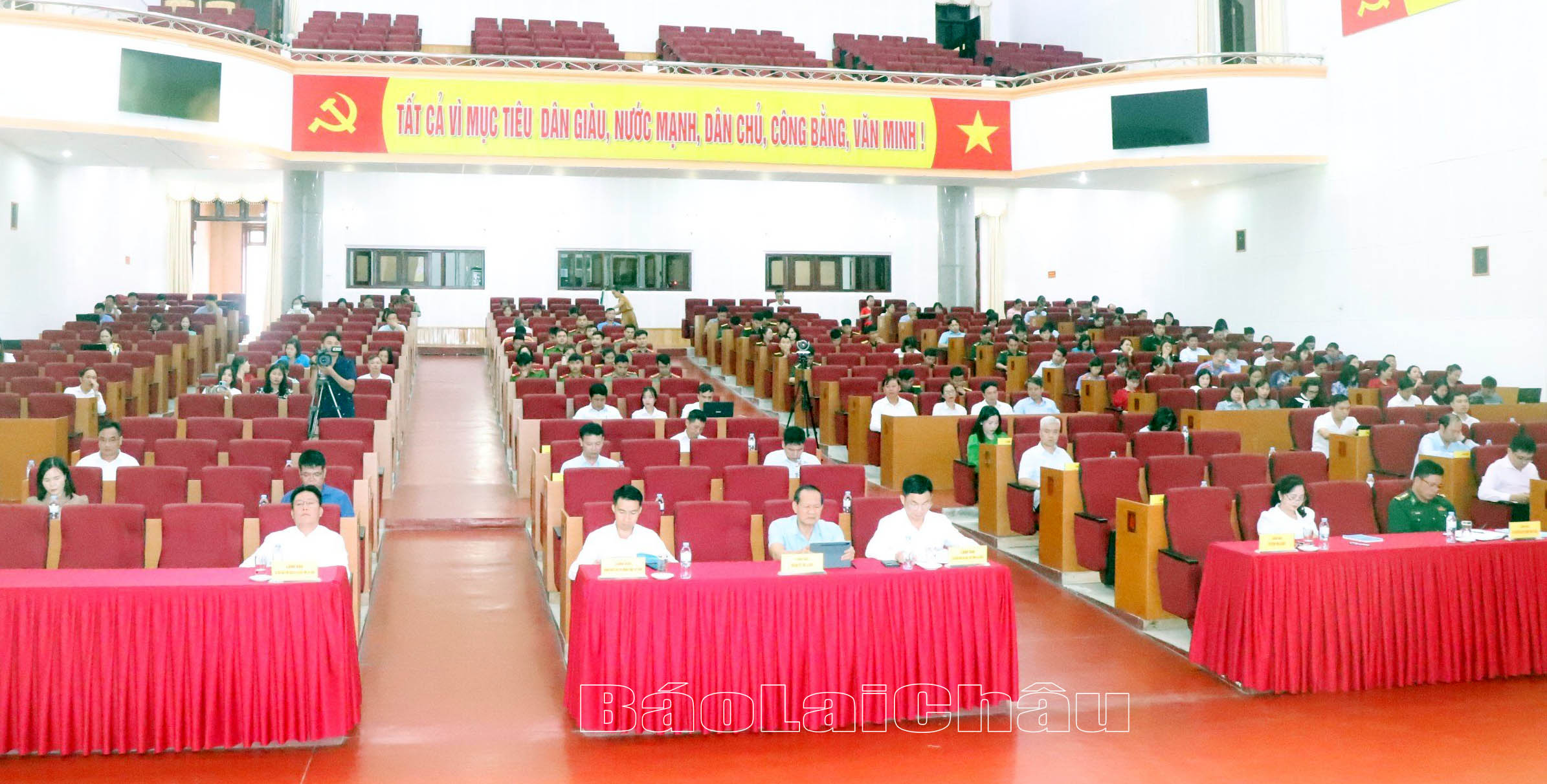Đại biểu dự hội nghị.